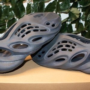 YEEZY Foam Runner "Mineral Blue" Size 7M